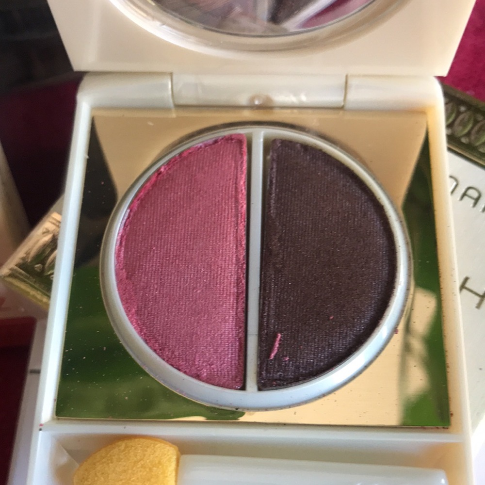 Makeup - Picture 2 of 3